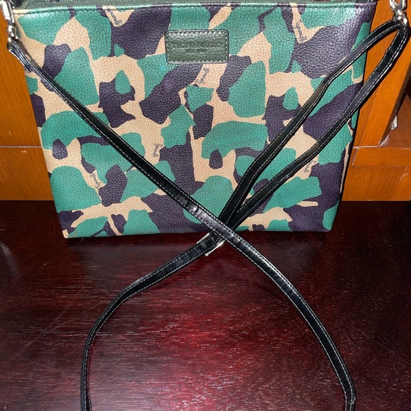 Tignanello Camo leather crossbody bag. - Picture 3 of 9